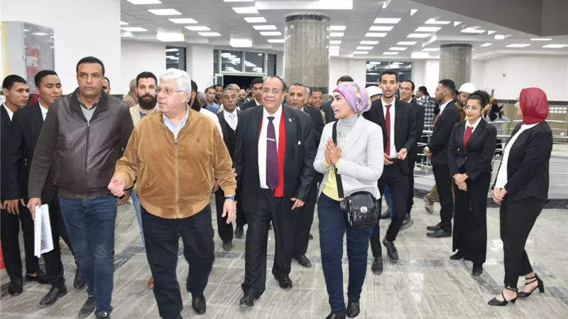 وزير التعليم العالى والبحث العلمى يتفقد منشآت جامعة الأقصر