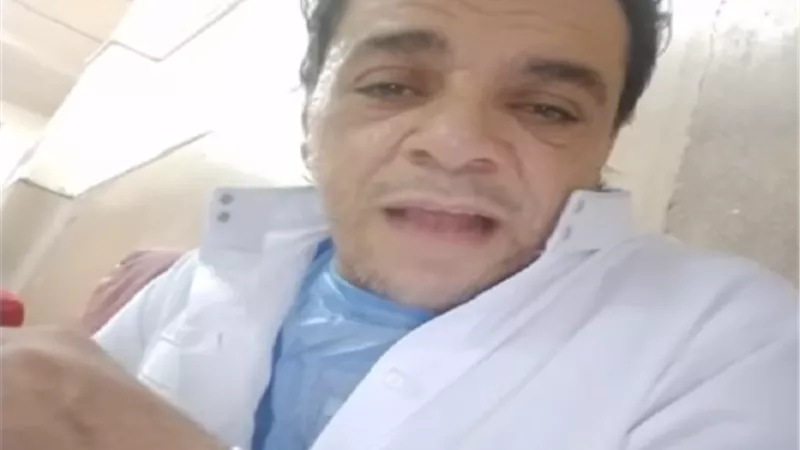 مصطفى كامل يستدعى نجل شعبان عبد الرحيم بسبب عامل الكشرى -تفاصيل