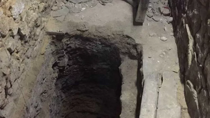 ضبط 3 أشخاص بأسوان لقيامهم بأعمال الحفر بقصد التنقيب عن الآثار