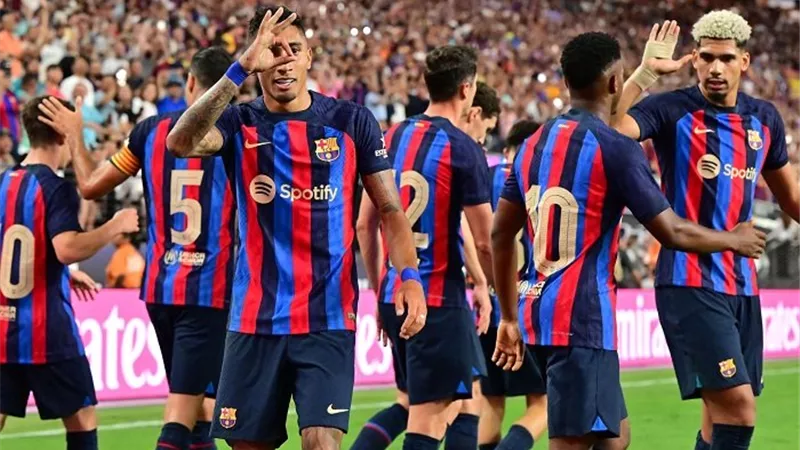 نجم مغربي ينقذ برشلونة من أزمة الميركاتو الشتوي