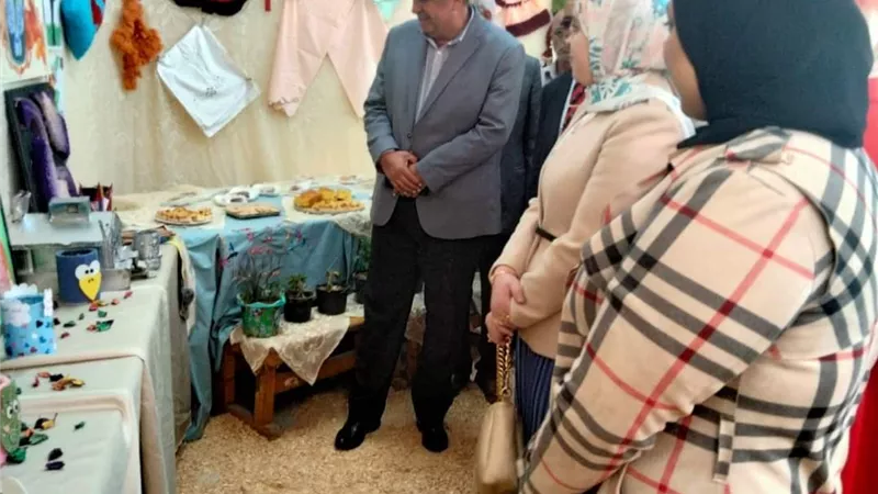 رئيس مدينة سمسطا يتفقد الأنشطة الطلابية بمدرسة التربية الخاصة