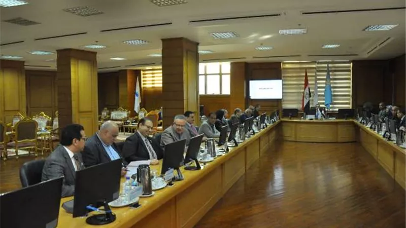 جامعة كفرالشيخ تناقش العملية التعليمية وخطط الأنشطة ومحوالأمية