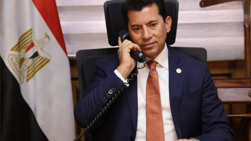 وزير الرياضة يطمئن على الحالة الصحية للطفل مالك لاعب التايكوندو