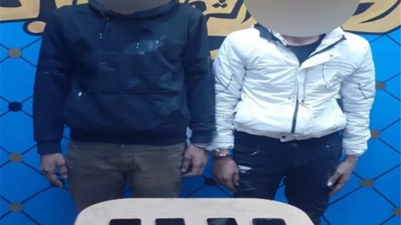 القبض على شخصين سرقا هواتف المواطنين في القاهرة
