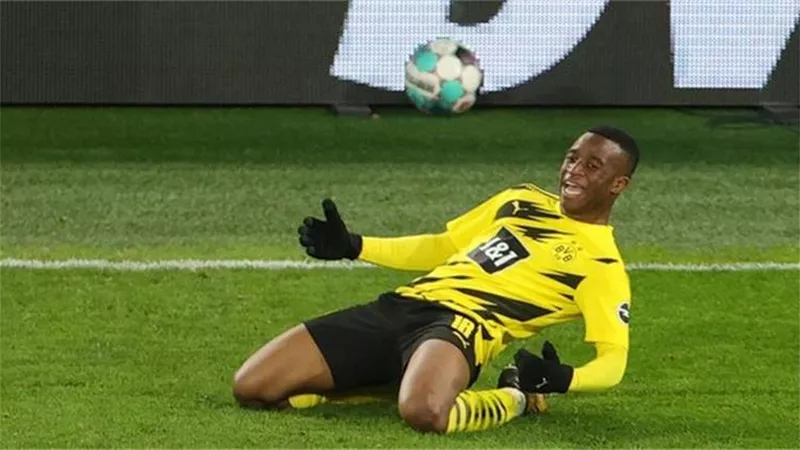 برشلونة يرفض طلب موكوكو بسبب قانون اللعب المالي النظيف