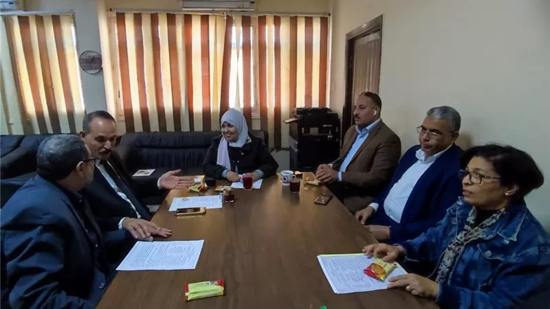 وكيل وزارة التعليم بقنا تفعيل استخراج الشهادات الصحية لأعضاء لجان