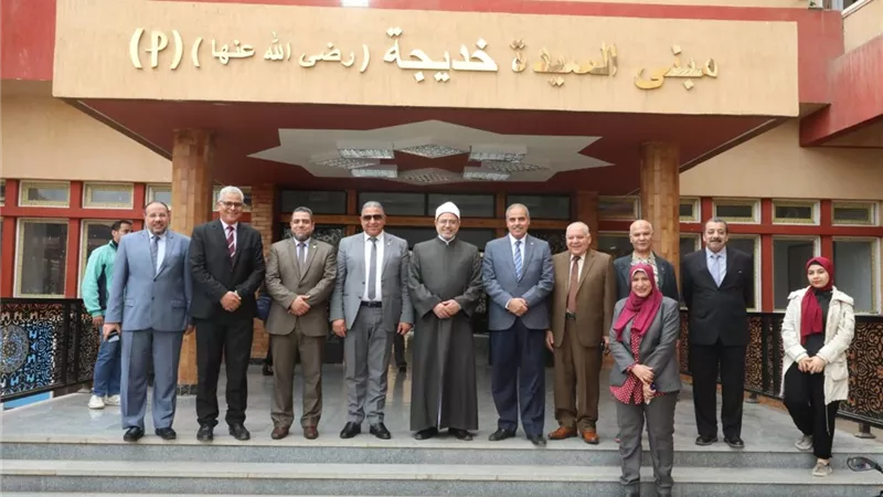 رئيس جامعة الأزهر يؤكد خدمة طلاب العلم شرفٌ كبيرٌ