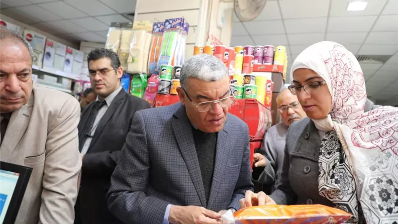 حملة تموينية مكبرةوضبط مخزنيين بكميات كبيرة من السلع الاستراتيجية