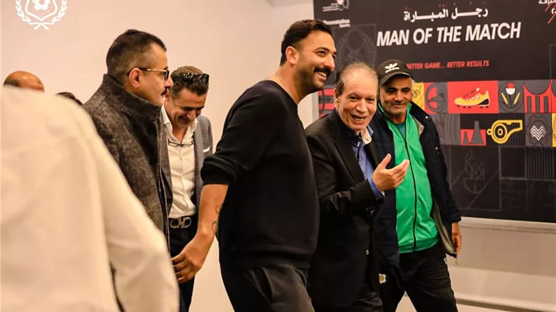 تفاصيل جلسة الكومى وميدو مع لاعبي الدراويش قبل مواجهة الزمالك