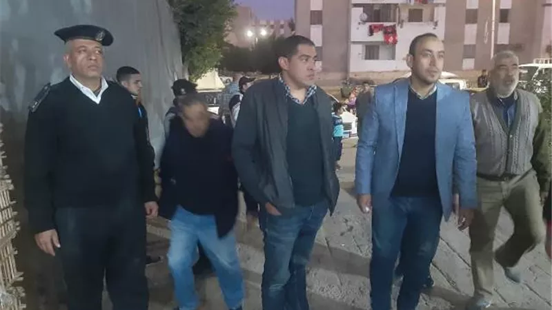جهاز الشروق يشن حملة ليلية على الإشغالات ويحرر 25 محضر.. بالصور