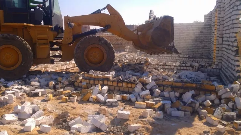 ازالة حالة تعدى على ارض أملاك دولة بصحراوى الأقصر