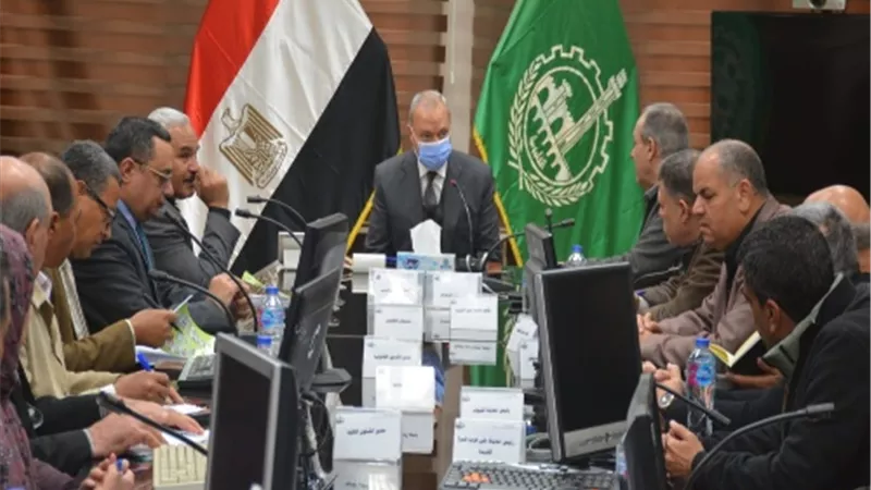 محافظ القليوبية يبحث اجراءت صرف تعويضات قاطني عقار غرب شبرا الخيمة