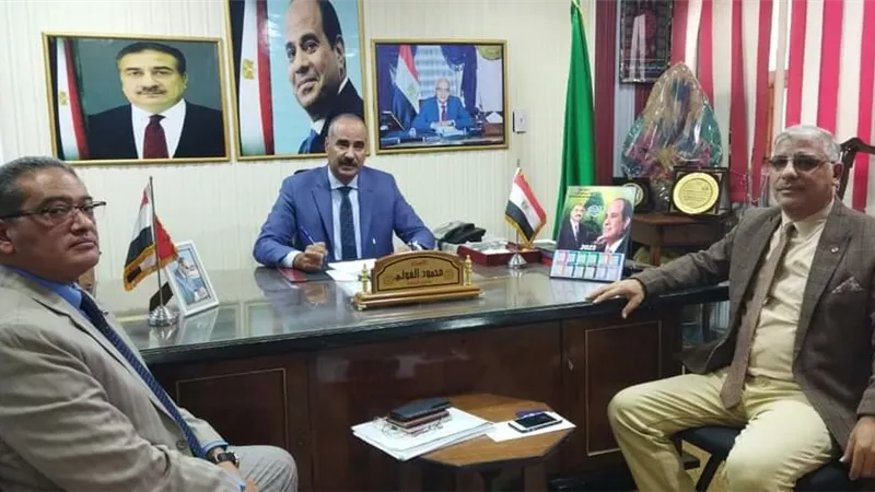 الفولي يجتمع مع مسئول وحدة التواصل والدعم للمعلمين بالمنوفية