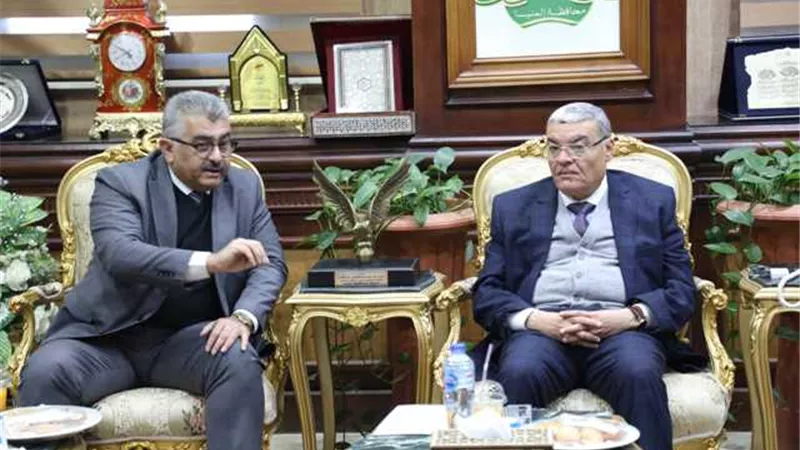 محافظ المنيا يستقبل وفد الهيئة العامة للتنمية الصناعية