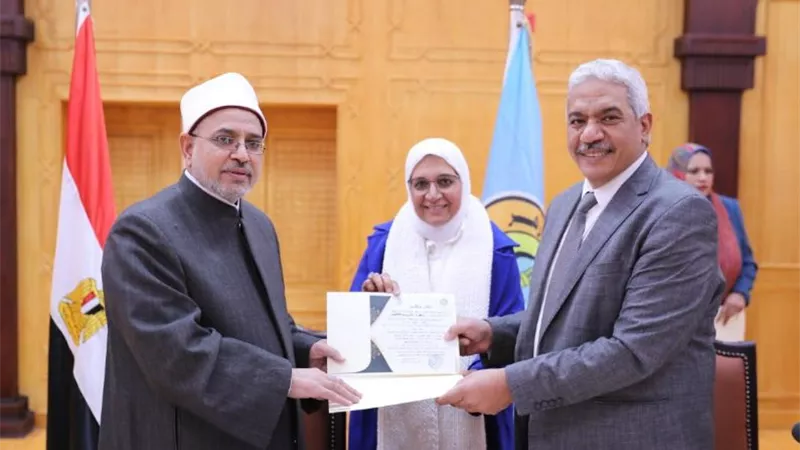 مجلس جامعة الأزهر يكرم المشاركين في القافلة التنموية لحلايب وشلاتين