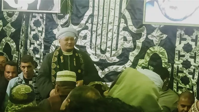 المنشد أيمن هريدى يشعل حفل الليلة الختامية للسيدة نفيسة