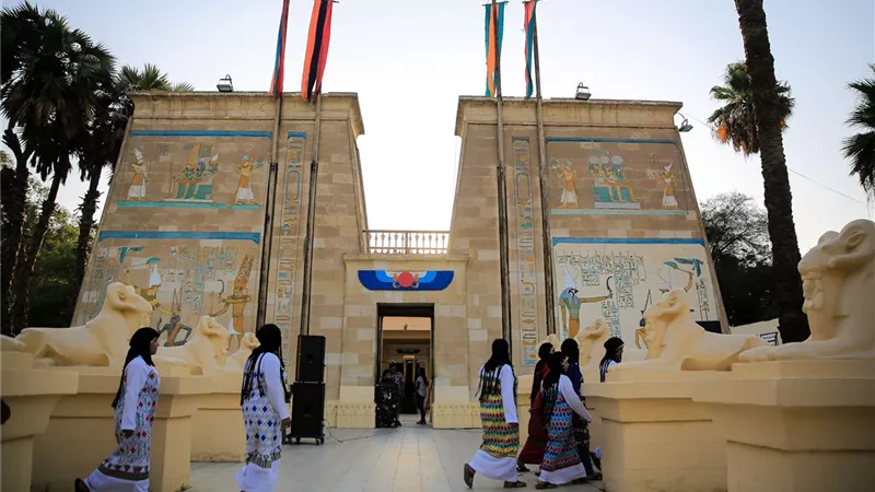 طالبات الإعدادى بالمنوفية يستمتعون بزيارة القرية الفرعونية