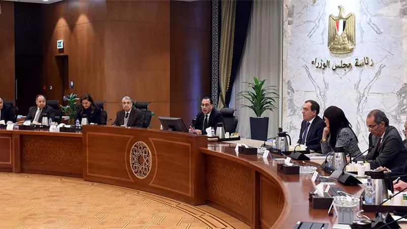 رئيس الوزراء يترأس اجتماع لجنة الإعداد لمؤتمر ترويج الاستثمار