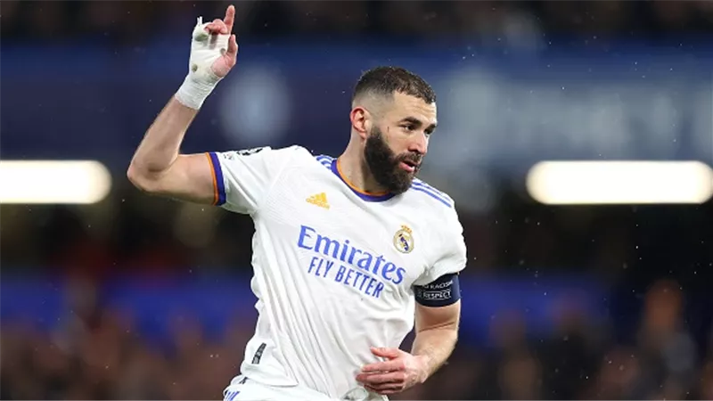 أنشيلوتي يضع بنزيما على رأس قائمة ريال مدريد لمواجهة بلد الوليد