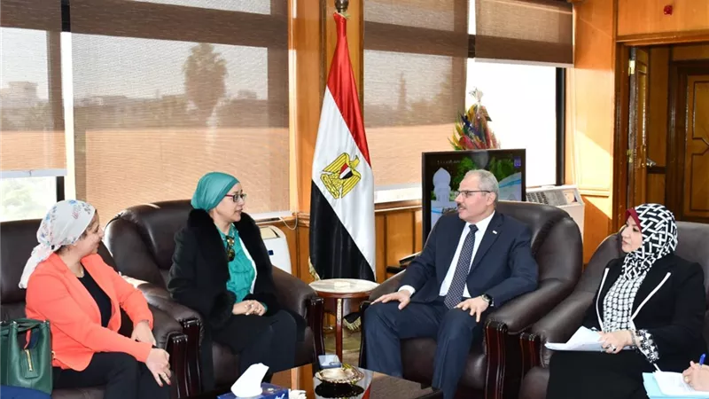 رئيس معهد تكنولوجيا المعلومات بوزارة الإتصالات تزور جامعة القناة