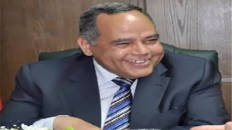 ايمن عاشور يصدر قرارًا بتجديد ندب عاطف العوام مستشار المالية للتعليم العالى