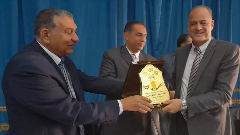 مدير تعليم الإسماعيلية يفتتح معرض نتائج المجال الصناعي..صور