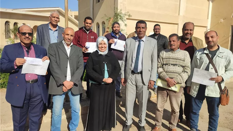وكيل مديرية التعليم بقنا تتابع اعداد القيادات التربوية