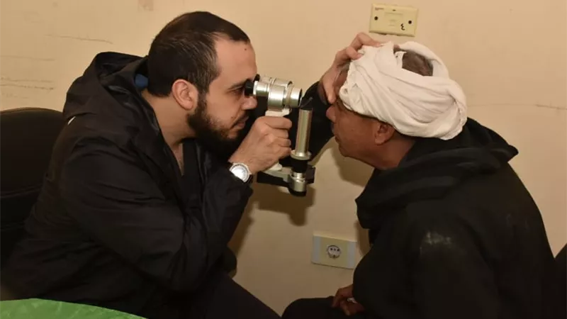 جامعة عين شمس تنظم قافلة شاملة بقرية القلمينا بقنا
