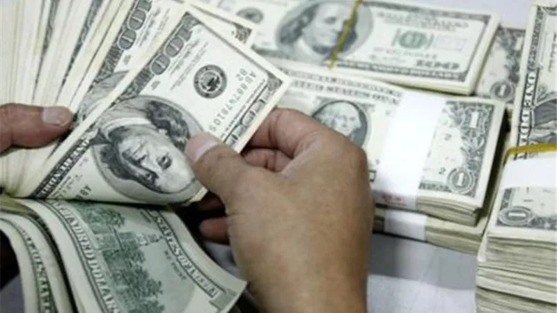 بعد رصد العديد من المخالفات.. ضربة قاصمة للمتلاعبين بالدولار