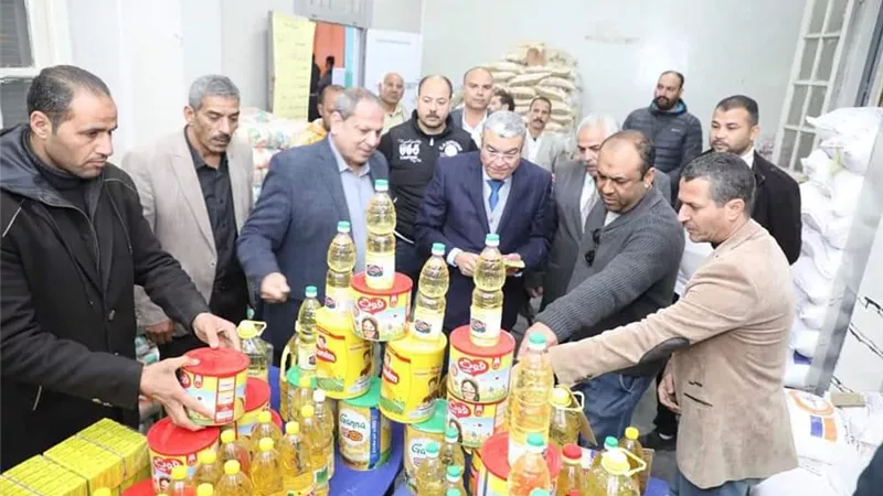 محافظ المنيا يتفقد المنفذ الثابت لبيع السلع الغذائية بسمالوط.صور