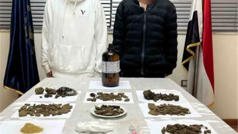 ضبط شخصين صنعا المواد المخدرة داخل سقة في التجمع