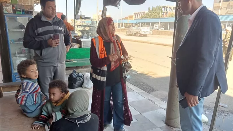 محافظ أسوان يحيل واقعة سيدة متسولة تدعى عدم وجود عائل لها للنيابة