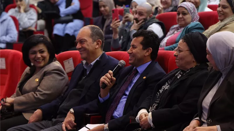 وزير الرياضة يشارك فى الصالون الثقافي 