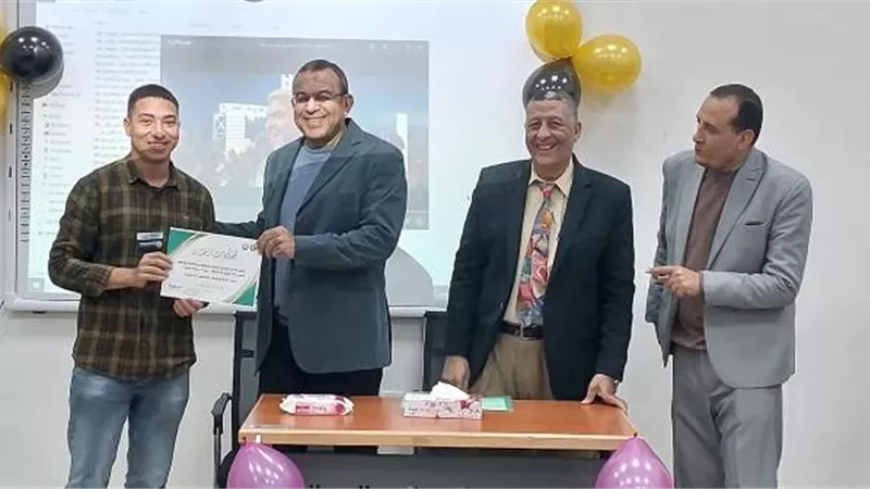 رئيس جامعة بني سويف التكنولوجية يشهد ختام الأنشطة الطلابية
