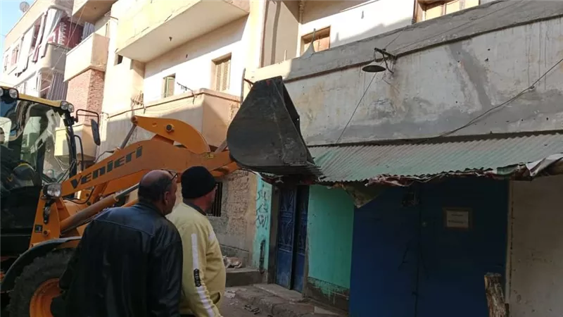 إزالة 200 حالة إشغال على الأرصفة خلال بشوارع مدينة بني سويف