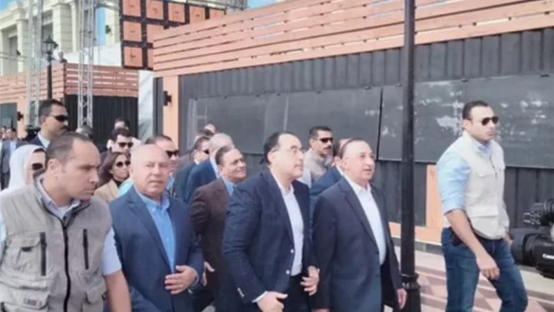 مدبولي يتفقد رصيف تحيا مصر بميناء الإسكندرية