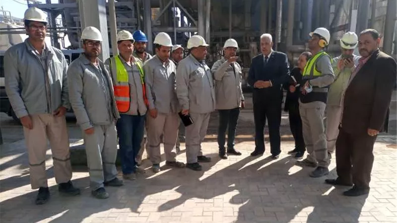 القوى العاملة:جولة ميدانية لتعزيزعلاقات العمل بمصنع السماد بأسيوط