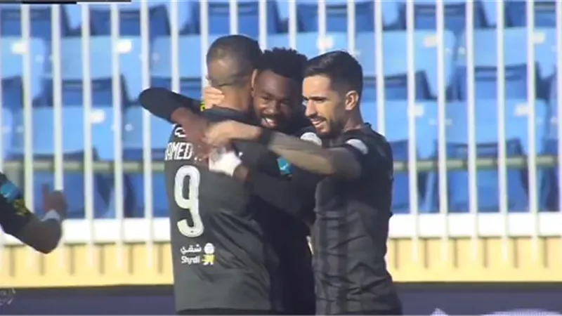 اتحاد جدة يتقدم على أبها فى الشوط الأول بهدف حمد الله