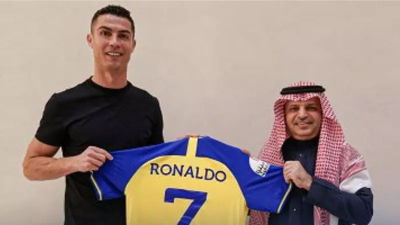 ميسي يتسبب في أزمة بين رونالدو ومدرب النصر السعودي