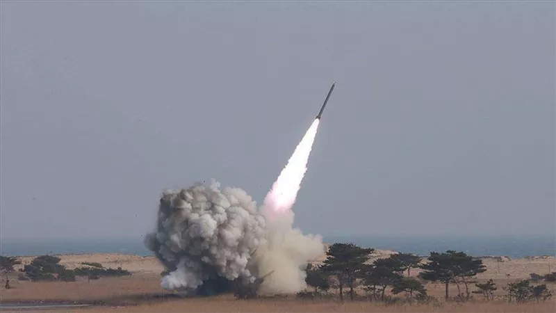 كوريا الشمالية تطلق صاروخا باليستيا باتجاه بحر اليابان