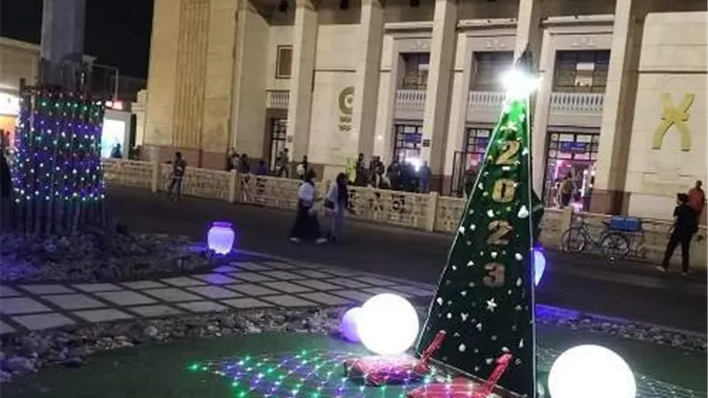 الأقصر تحتفل ببداية العام الجديد بالصواريخ والألعاب النارية