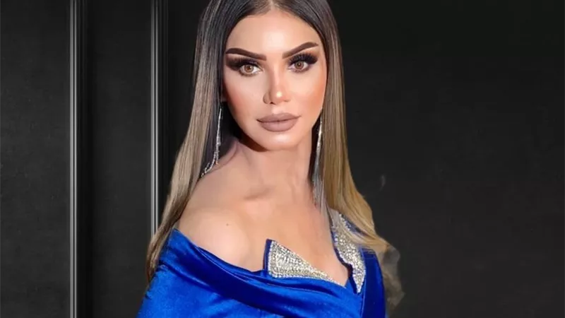 بالأزرق.. إطلالة رقيقة ل إيناس عز الدين ..صور