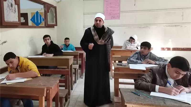 بدءامتحانات الصفين الأول والثاني الثانوي بمعاهد الشرقية