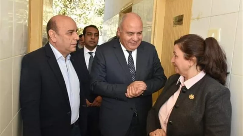 قافلة جامعة عين شمس تقدم خدماتها العلاجية لـ ١٨٩٤ مواطنًا بقنا