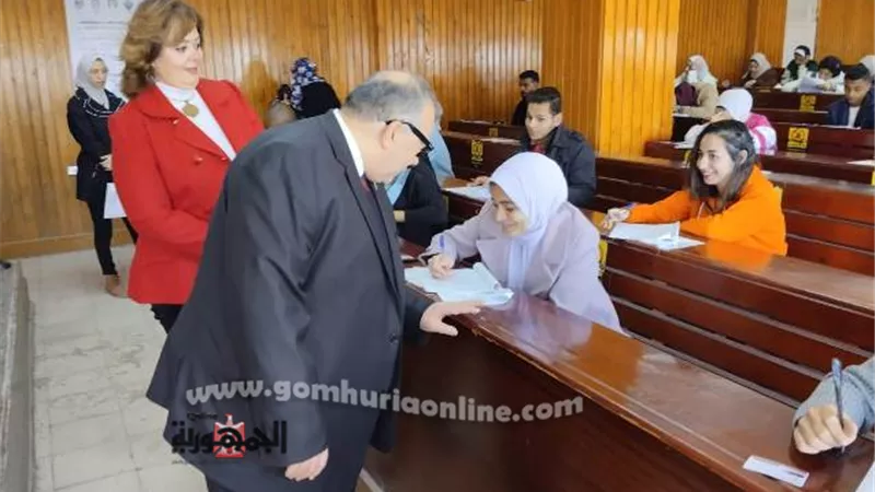 نائب رئيس جامعة السادات يتفقد الإختبارات الإلكترونية بالكليات