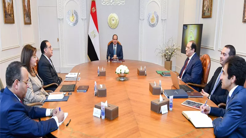 السيسي يطلع على مجمل مشروعات وأنشطة 