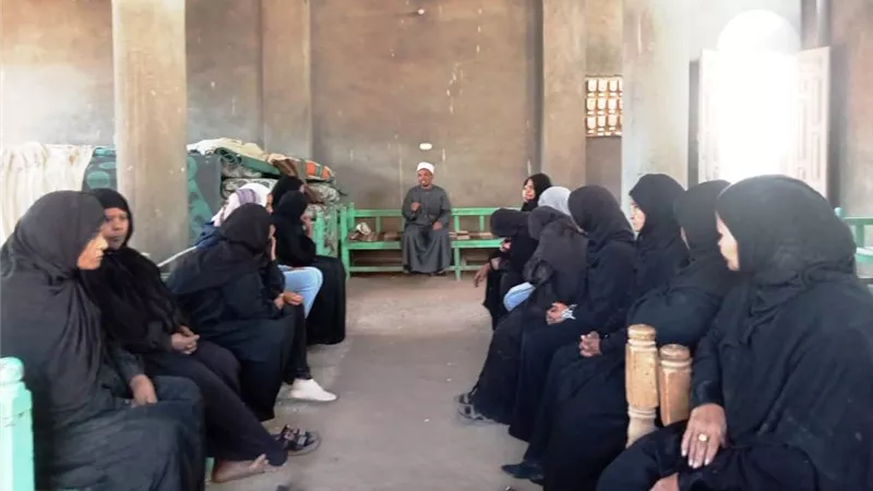 محافظ أسوان يشددعلى تكثيف الجهود المبذولة لإنجاح المشروع القومى