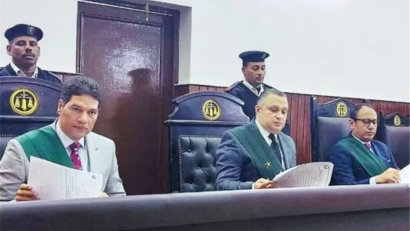 العمدة باع بلدياته لعصابة 