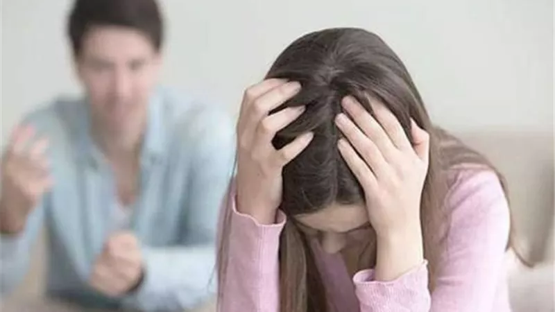 سيدة فى دعوى طلاق: هزار جوزي قبيح قدام البنات