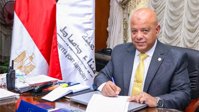 ميناء دمياط يستقبل ٦٦ ألف طن قمح وتصدير١٩٥٥حاوية خضار و وفاكهة